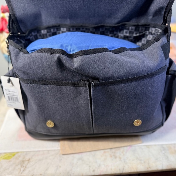 London Fog Canvas Messenger Bag - Picture 7 of 9